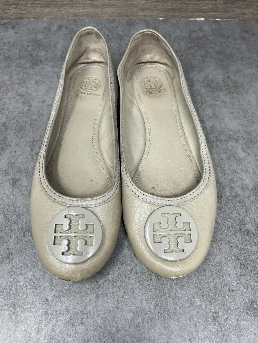 Tory Burch Travel Ballet Flats Womens Size 8 Grey Neutral Leather Slip On Shoes